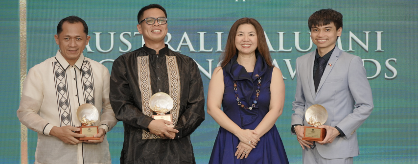 Ambassador Yu with the recipients of the Australia Alumni Excellence Awards. From L-R: Dr Santiago Pena Jr., Excellence in Innovation; Dr Jaime Manalo IV, Alumnus of the Year; Ramon Carlo Pio Roda, Young Achiever. Ambassador Yu with the recipients of the Australia Alumni Excellence Awards. From L-R: Dr Santiago Pena Jr., Excellence in Innovation; Dr Jaime Manalo IV, Alumnus of the Year; Ramon Carlo Pio Roda, Young Achiever.